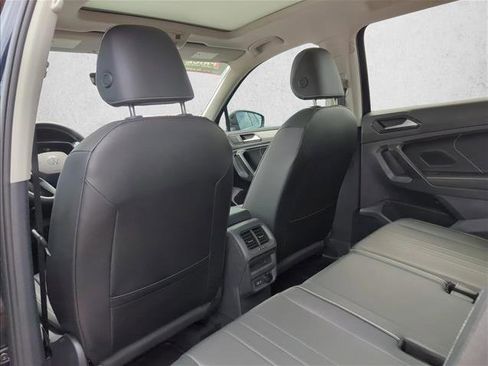 Used 2023 Volkswagen Tiguan SE FWD image 16