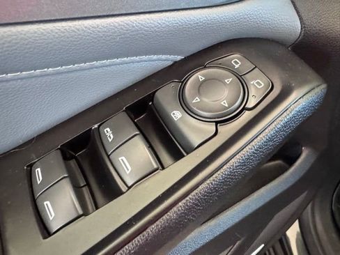 Used 2019 Chevrolet Traverse LT w/ LT Premium Package FWD image 11