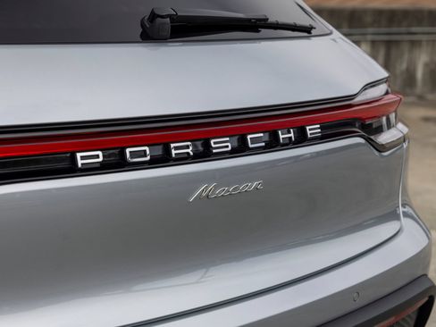 Certified 2026 Porsche Macan AWD/4WD image 23