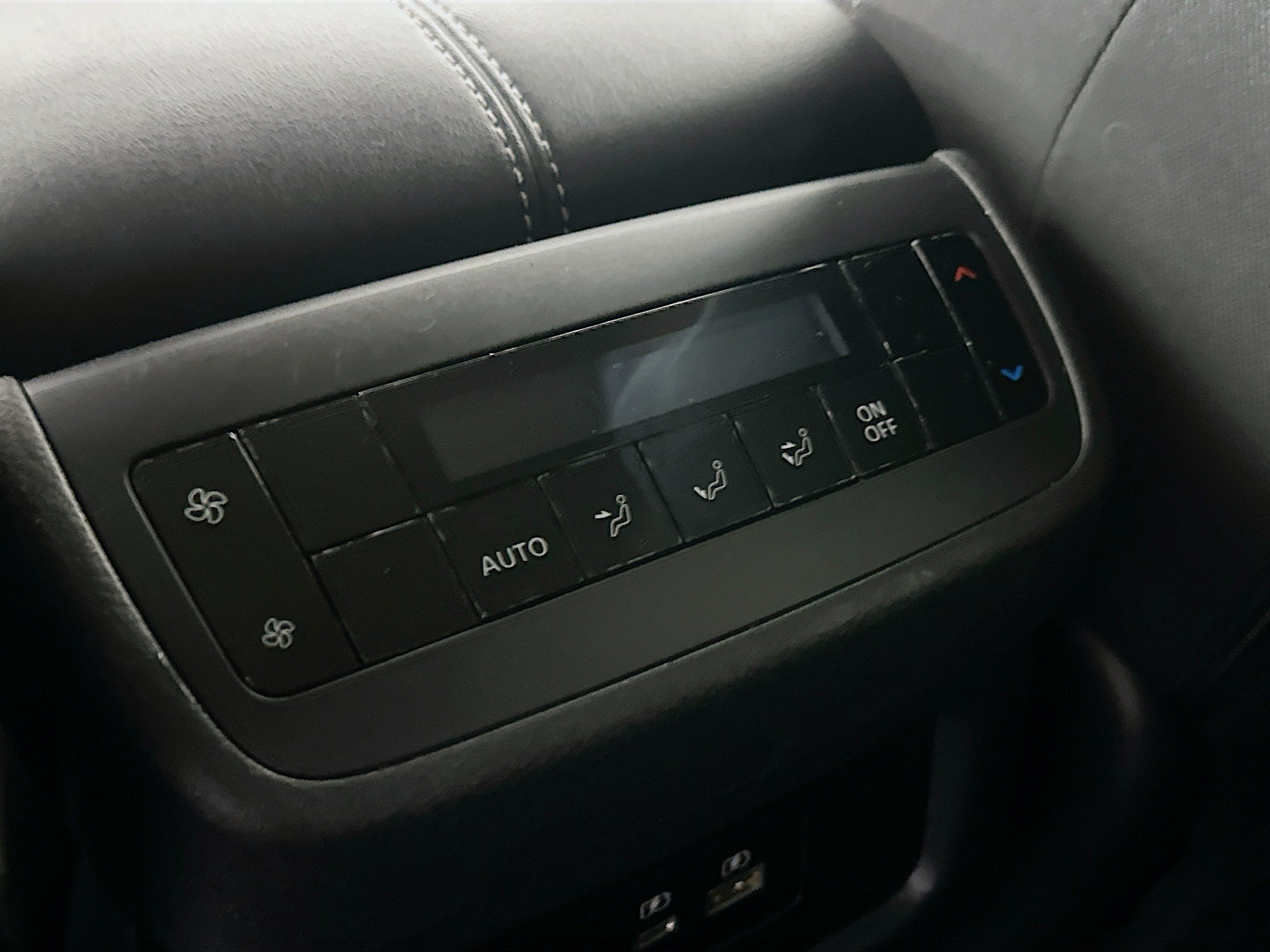 Used 2025 Nissan Pathfinder SV FWD image 27