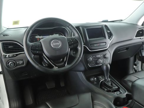 Used 2019 Jeep Cherokee Latitude Plus AWD/4WD image 2