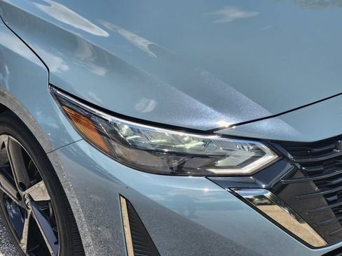 Used 2024 Nissan Sentra SR FWD image 9