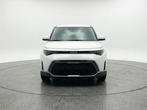 Used 2025 Kia Soul LX w/ LX Technology Package FWD image 2