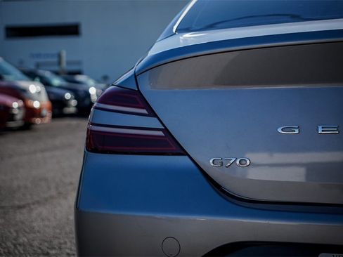 Used 2022 Genesis G70 3.3T image 9