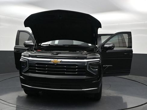 Used 2026 Chevrolet Suburban LS RWD image 38