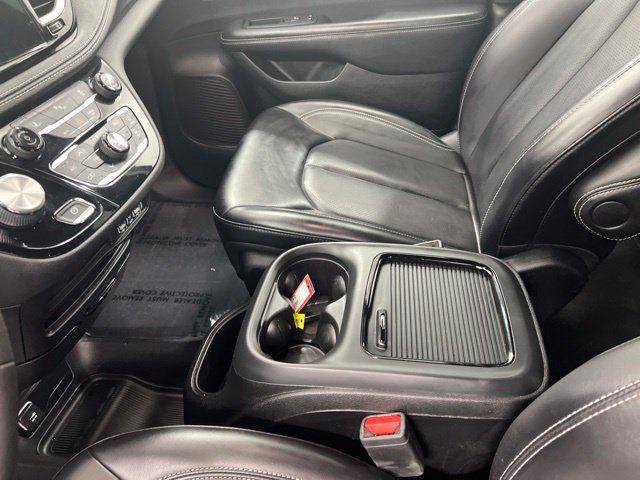 Used 2023 Chrysler Pacifica Touring-L w/ S Appearance Package FWD image 15