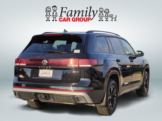 Used 2024 Volkswagen Atlas Peak Edition SE AWD/4WD image 4