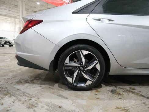 Used 2023 Hyundai Elantra SEL w/ Convenience Package image 12