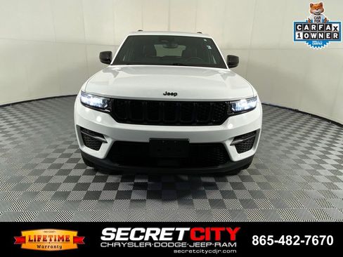 Used 2023 Jeep Grand Cherokee Altitude AWD/4WD image 2