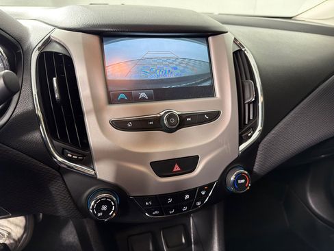 Used 2018 Chevrolet Cruze LS image 18