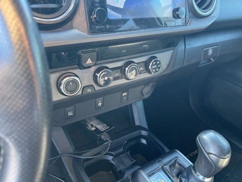 Used 2017 Toyota Tacoma TRD Sport w/ Tow Package (A/T) image 23