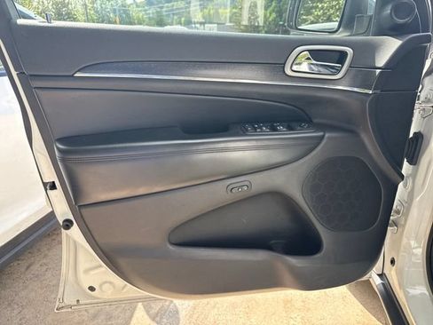 Used 2018 Jeep Grand Cherokee Limited w/ Luxury Group II AWD/4WD image 15