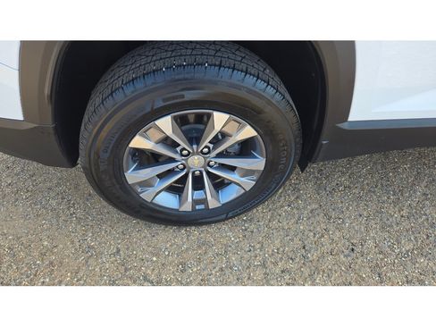Used 2026 Chevrolet Equinox LT w/ Convenience Package II FWD image 11