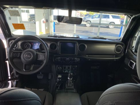 Used 2023 Jeep Gladiator Sport image 25