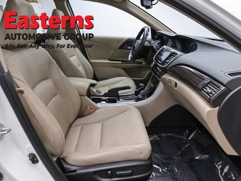Used 2017 Honda Accord EX-L image 25