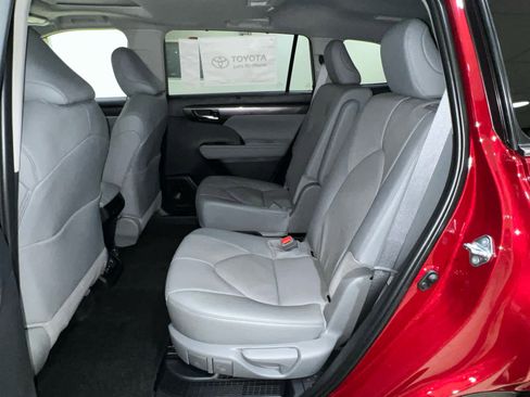 New 2026 Toyota Highlander Limited image 15