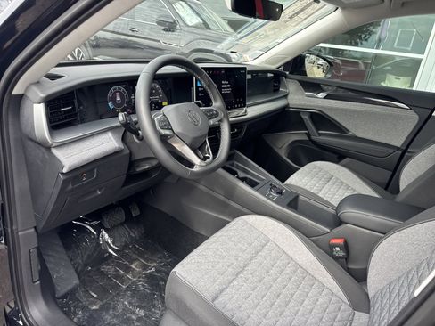 New 2026 Volkswagen Tiguan S FWD image 9