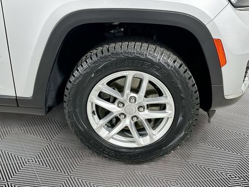 Used 2023 Jeep Grand Cherokee L Laredo w/ Luxury Tech Group I AWD/4WD image 11