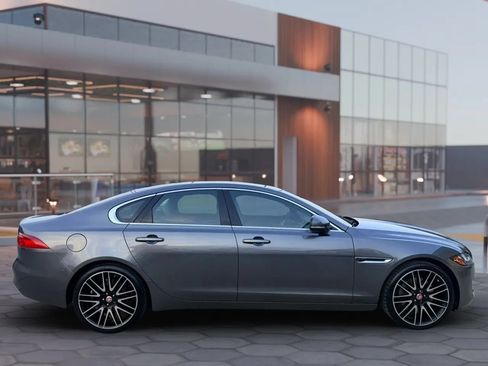 Used 2016 Jaguar XF Prestige AWD/4WD image 4