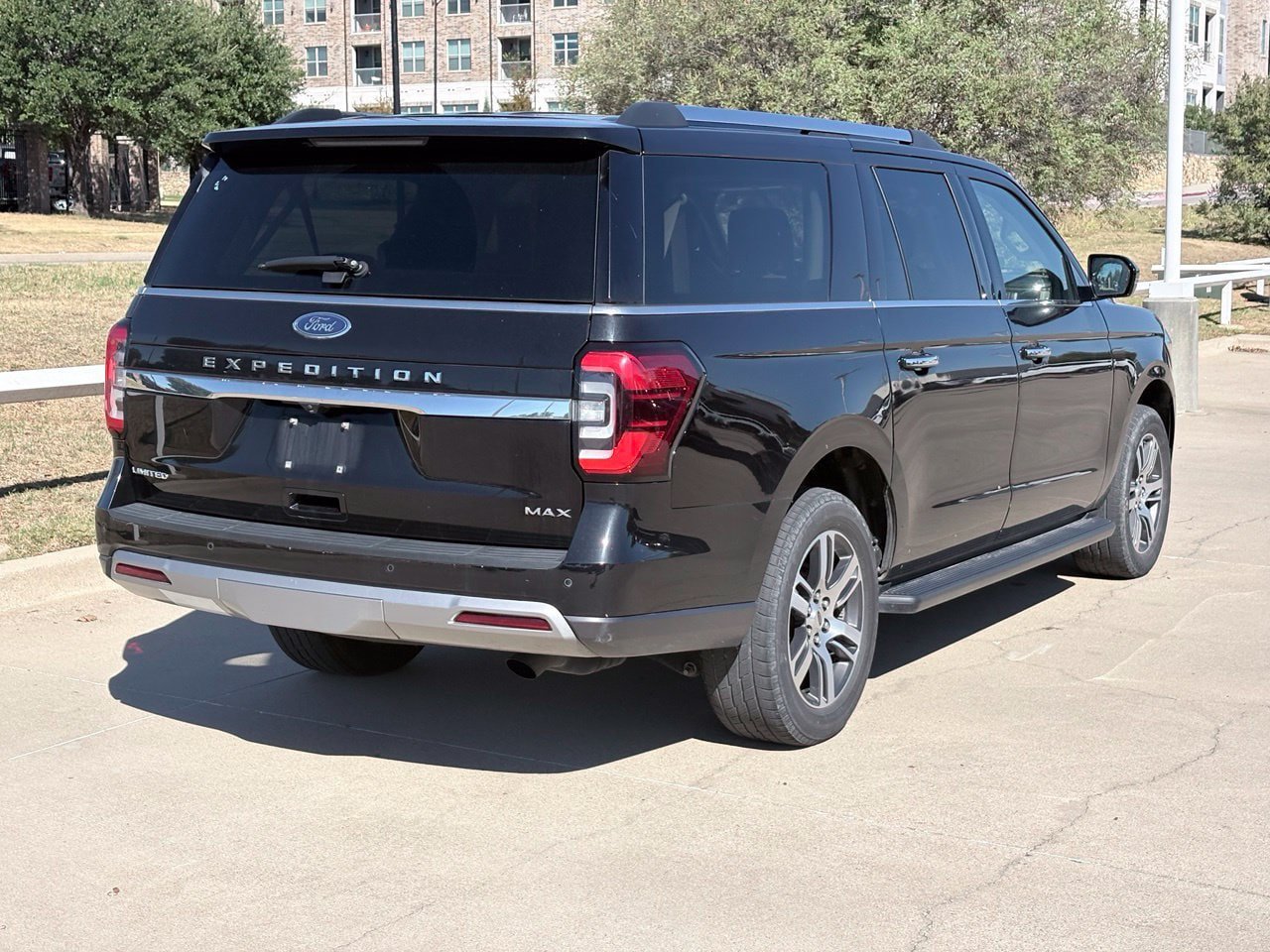 Used 2024 Ford Expedition Max Limited RWD image 4