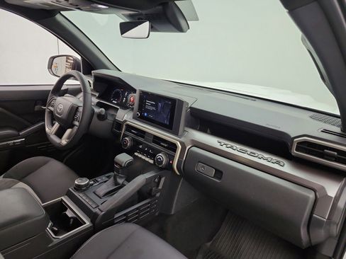 Used 2025 Toyota Tacoma TRD Sport AWD/4WD image 25