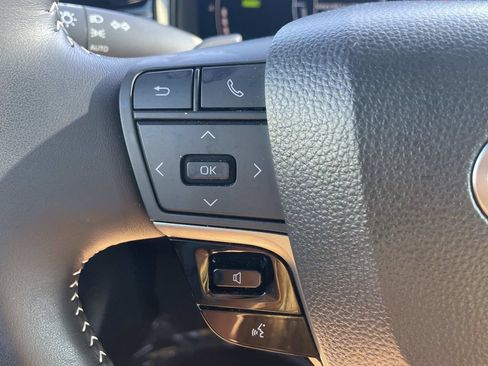 Used 2025 Toyota Camry SE FWD image 29