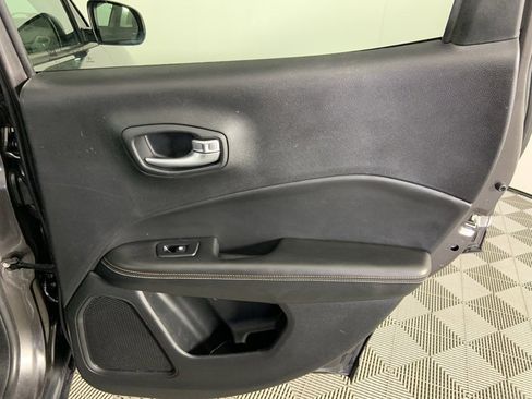 Used 2018 Jeep Compass Latitude image 25