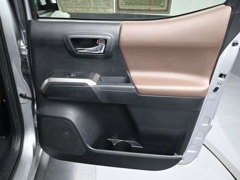 Used 2017 Toyota Tacoma Limited w/ Tow Package image 33