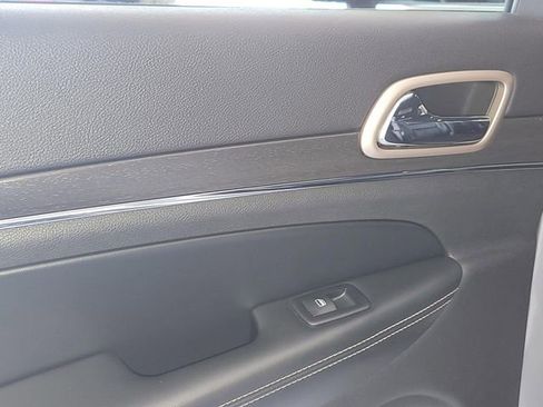 Used 2016 Jeep Grand Cherokee Limited image 11