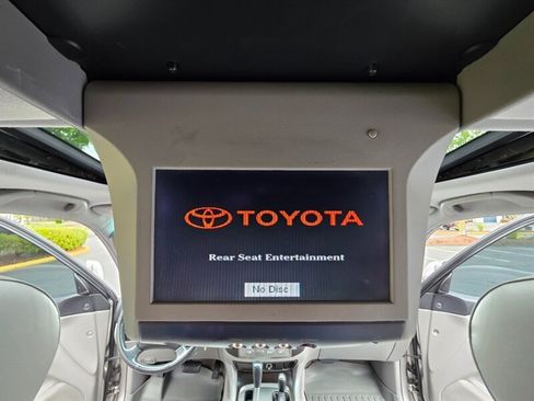 Used 2004 Toyota Land Cruiser w/ Convenience Pkg AWD/4WD image 59