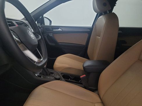 Used 2022 Volkswagen Tiguan SE image 17