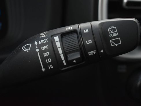Used 2025 Hyundai Venue SEL FWD image 20