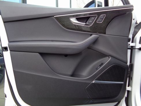 Used 2023 Audi Q7 3.0T Prestige w/ Prestige Package image 11