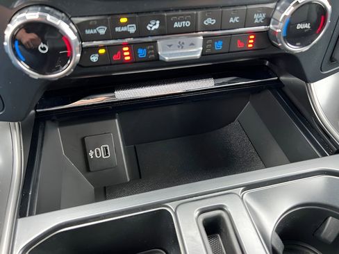 Used 2025 Ford F150 Lariat w/ Equipment Group 501A Mid image 26