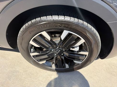 Used 2024 Kia Telluride SX w/ Towing Package AWD/4WD image 12