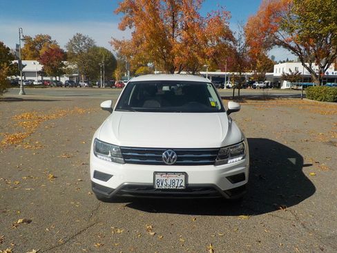 Used 2021 Volkswagen Tiguan S image 2