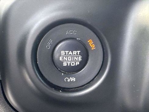 Used 2018 Jeep Wrangler Unlimited Sahara w/ Dual Top Group AWD/4WD image 23