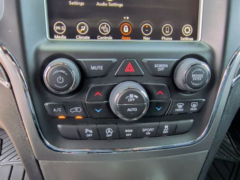 Used 2018 Jeep Grand Cherokee Limited w/ Luxury Group II image 29