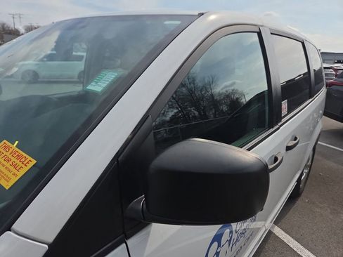 Used 2019 Dodge Grand Caravan SE w/ UConnect Hands-Free Group image 8