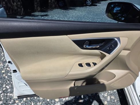 Used 2014 Nissan Altima 2.5 S w/ Sport Value Package FWD image 11