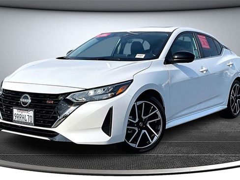 Certified 2025 Nissan Sentra SR w/ SR Premium Package image 3