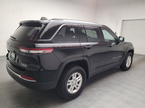 Used 2023 Jeep Grand Cherokee Laredo RWD image 9