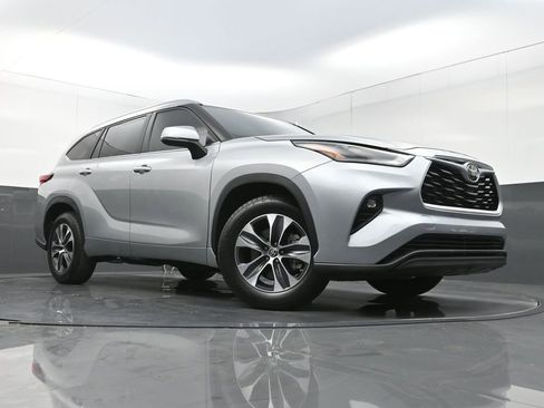 Used 2023 Toyota Highlander XLE image 25