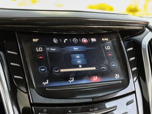 Used 2019 Cadillac Escalade Platinum image 32