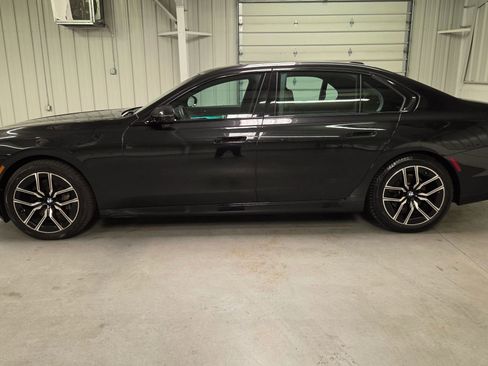 Used 2024 BMW 740i xDrive AWD/4WD image 3