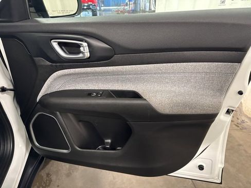 Used 2024 Jeep Compass Sport image 34