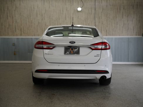 Used 2017 Ford Fusion SE w/ Fusion SE Technology Package image 7