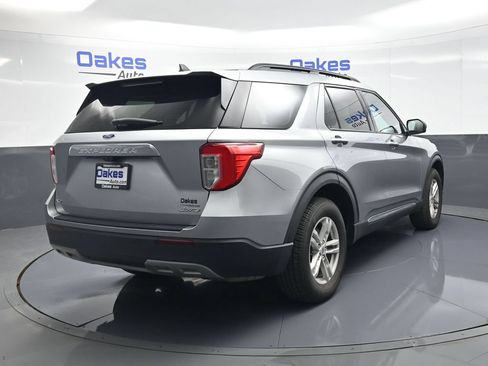 Used 2022 Ford Explorer XLT w/ Equipment Group 202A AWD/4WD image 8