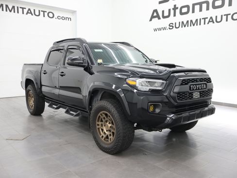 Used 2021 Toyota Tacoma TRD Sport w/ TRD Premium Sport Package AWD/4WD image 2