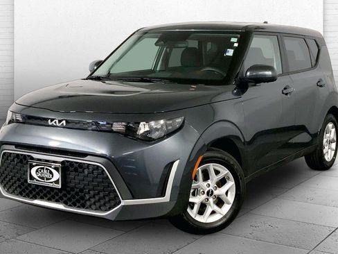 Used 2025 Kia Soul LX w/ LX Technology Package FWD image 12